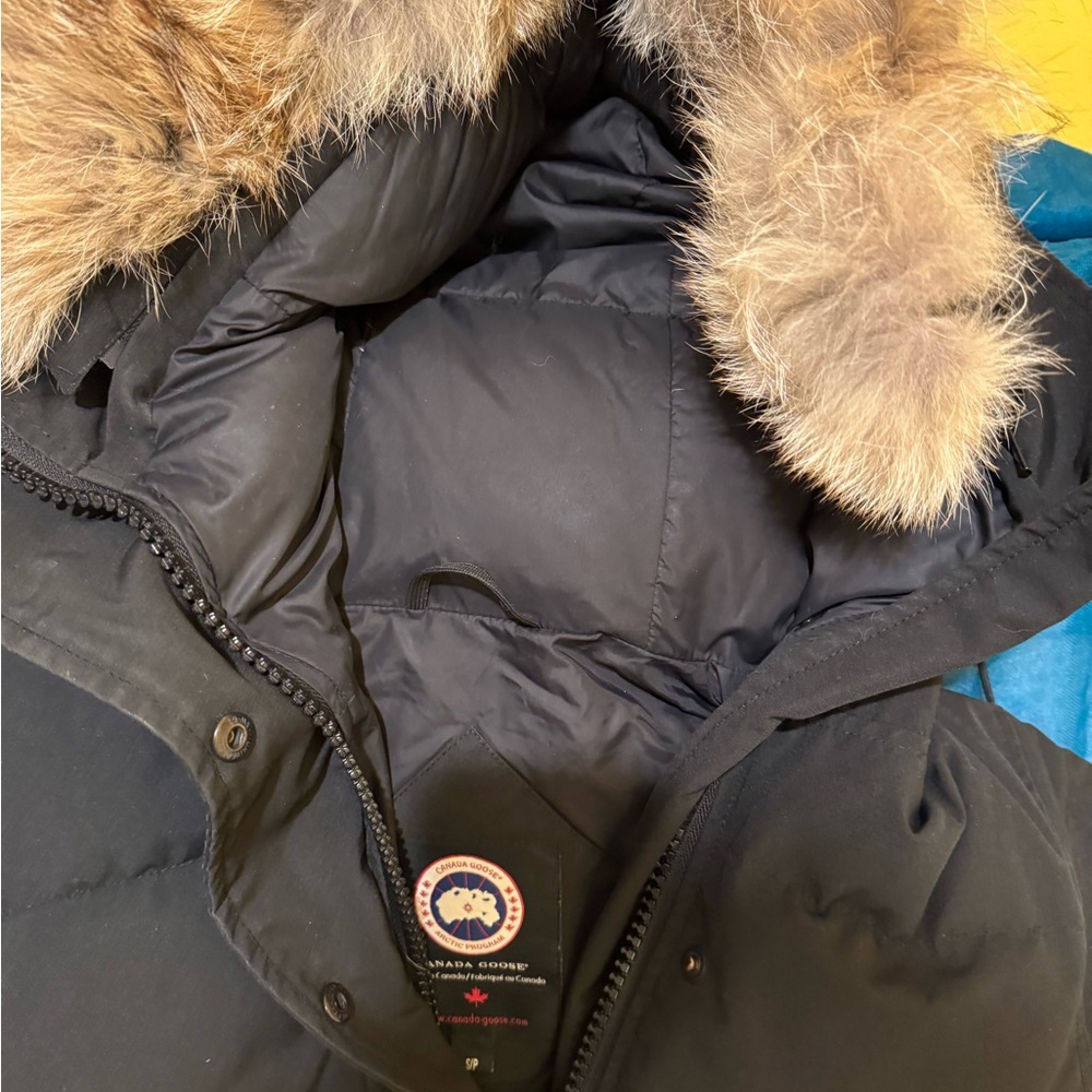 Canada Goose Shelburne Parka #2
Removable coyote fur ruff on hood. - Picture 10 of 12